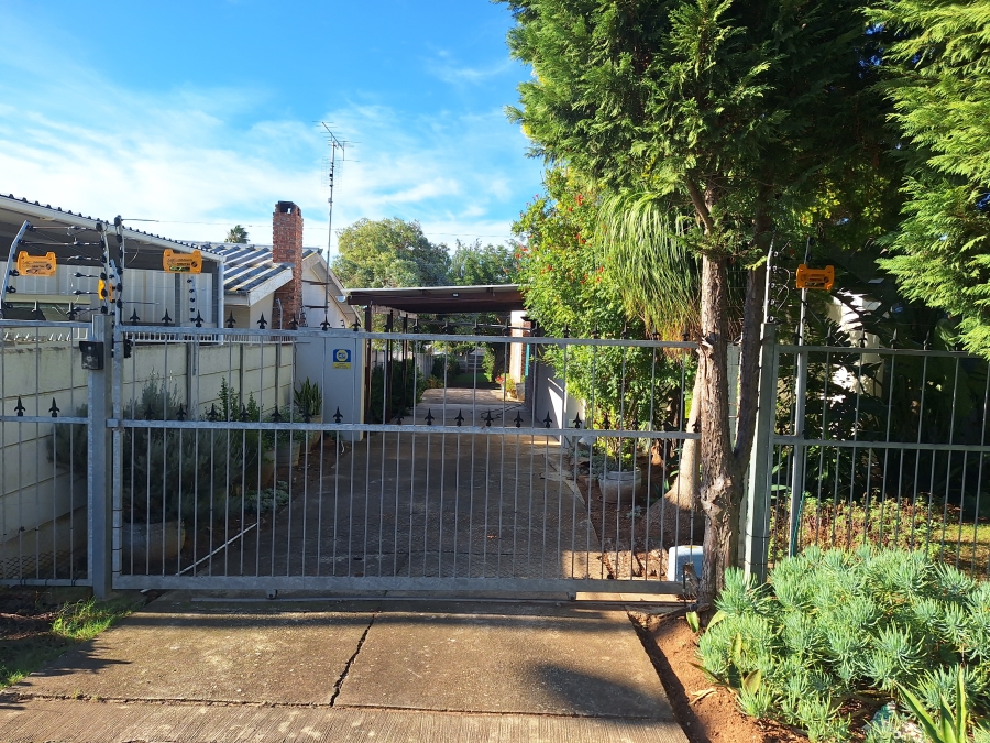 To Let 1 Bedroom Property for Rent in Bothasrus Eastern Cape